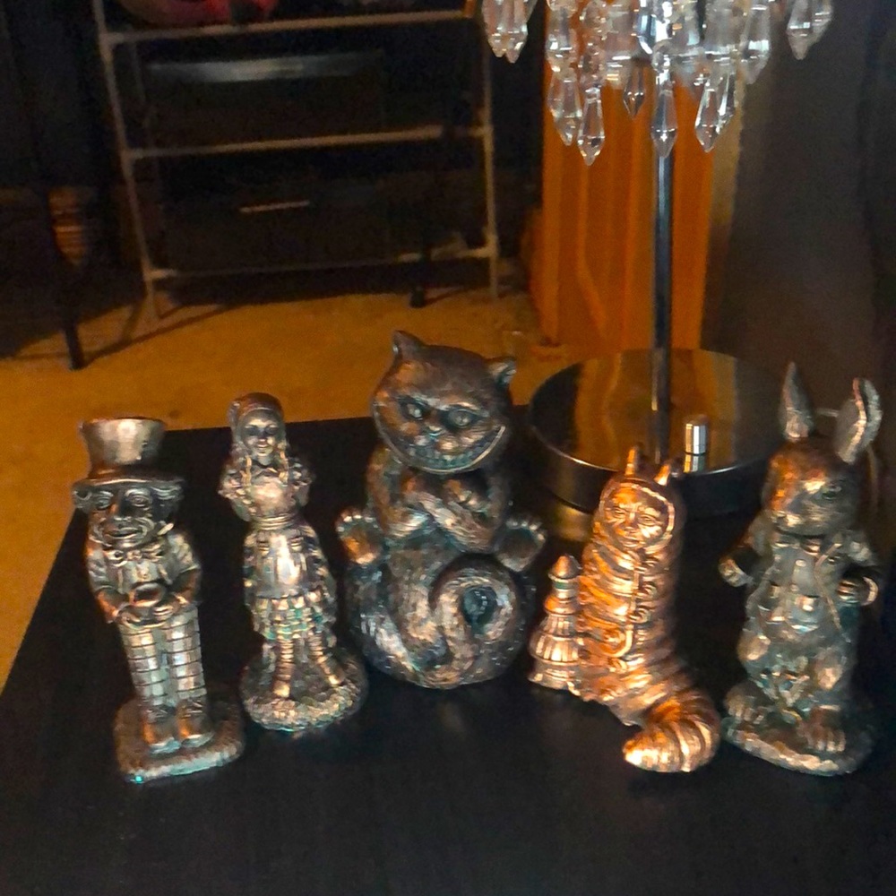 Alice in wonderland figurines